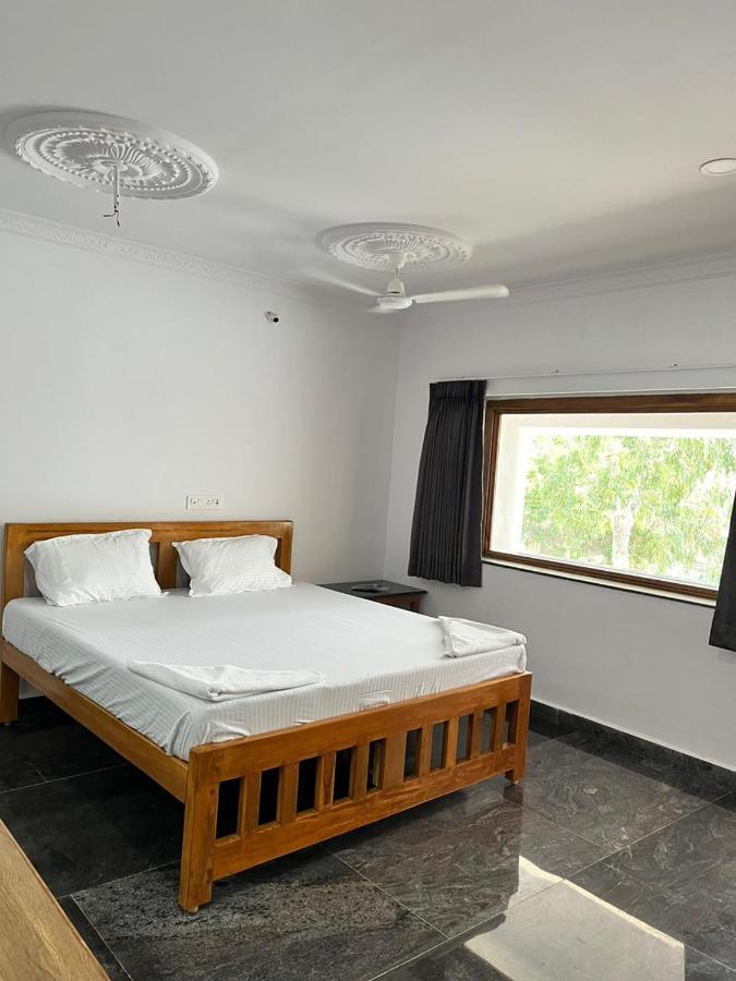 Anand Beach Guesthouse By Moonrocks Mamallapuram Esterno foto