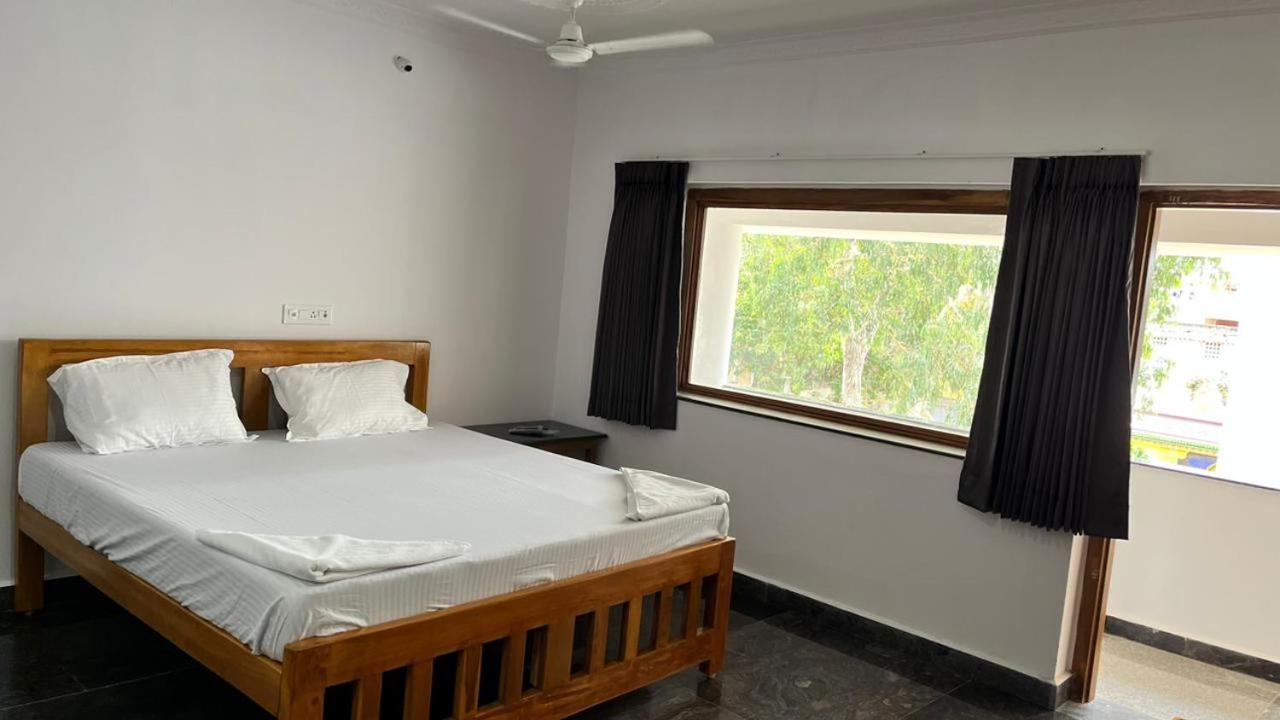 Anand Beach Guesthouse By Moonrocks Mamallapuram Esterno foto